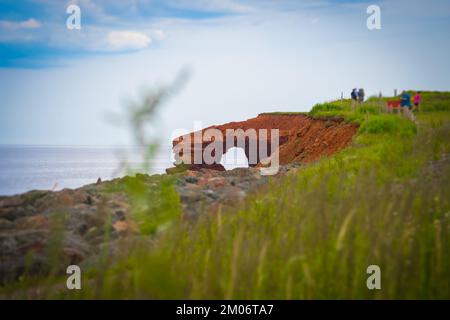 Thunder Hole Rock visto da lontano a Prince Edward Island, Canada Foto Stock