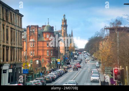 torre dell'orologio di coopers e ponte di Kelvinbridge sulla grande strada occidentale Glasgow, Scozia, Regno Unito Foto Stock