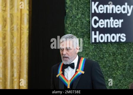 Washington DC, Stati Uniti. 04th Dec, 2022. Il Presidente degli Stati Uniti Joe Biden e la prima signora Dr. Jill Biden accolgono i destinatari del 45th° Annual Kennedy Center Honors ad un ricevimento presso la Casa Bianca di Washington, DC Domenica 4 Dicembre 2022.Credit: Chris Kleponis/CNP /MediaPunch Credit: MediaPunch Inc/Alamy Live News Foto Stock