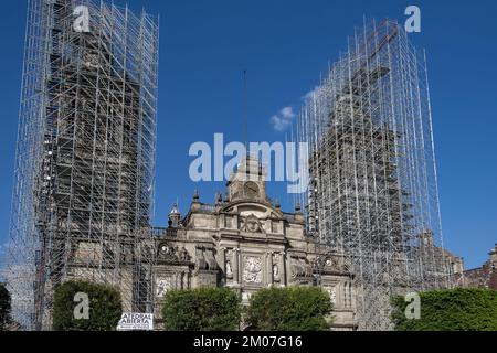 Dettaglio architettonico della Cattedrale Metropolitana di Città del Messico, cattedrale dell'Arcidiocesi Cattolica Romana situata nel centro storico della città Foto Stock