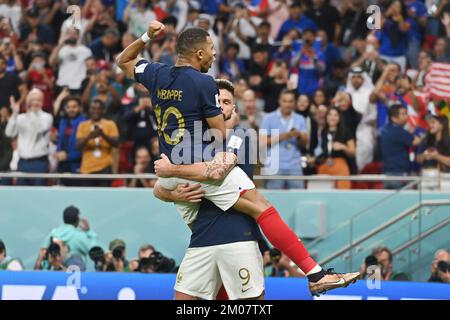 Goaljubel Olivier GIROUD (fra) con Kylian MBAPPE (fra) dopo l'obiettivo di 1-0, giubilazione, gioia, entusiasmo, azione, Turno di sedici, gioco 52, Francia (fra) - Polonia (POL) 3-1 il 4th dicembre 2022, al Thumama Stadium. Coppa del mondo di Calcio 20122 in Qatar dal 20,11. - Dalle 18.12.2022 alle Foto Stock