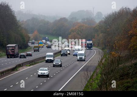 L'autostrada M40 in inverno tempo mite, Shrewley, Warwickshire, Regno Unito Foto Stock