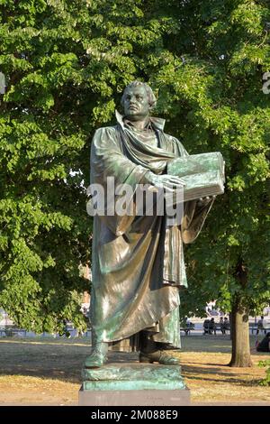 Statua Martin Lutero, Karl-Liebknecht-Straße, Mitte, Berlino, Germania Foto Stock