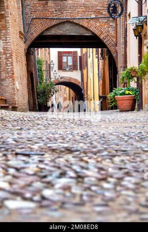 Veduta di Via delle volte, Ferrara, Italia Foto Stock