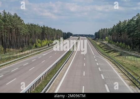 Leere Autobahn A 24 nahe Neustadt-Glewes, Mecklenburg-Vorpommern, Deutschland Foto Stock