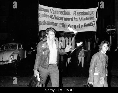 Il congresso della Gioventù operaia tedesca (SDAJ) affiliata al DKP, tenutosi il 11.09.1971 a Brema, è stato accompagnato da manifestazioni dell'organo giovanile Foto Stock