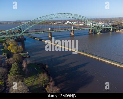 Ponte giubilare d'argento sulla Mersey tra Runcorn e Widnes Foto Stock