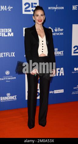 La foto deve essere accreditata ©Alpha Press 078237 04/12/2022 Hayley Atwell British Independent Film BIFA Awards 2022 a Londra Foto Stock