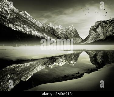 IT - Dolomiti: il Lago di Dobbiaco Foto Stock