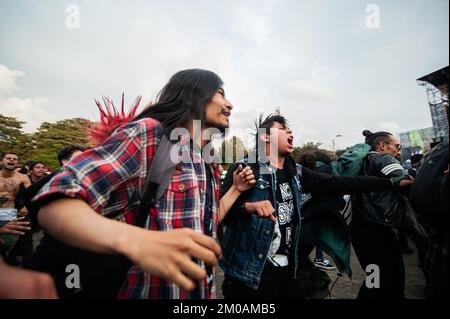 I concertisti si mocchettano durante il terzo giorno della rimonta del festival musicale 'Rock al Parque', il più grande festival rock dell'america latina e il thir Foto Stock