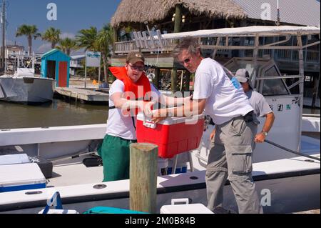 Ufficio dell'Amministratore (Lisa P. Jackson) - Cocodrie, Louisiana e campionamento dell'acqua (BP Oil Spill) - USEPA photo di Eric Vance , Environmental Protection Agency Foto Stock
