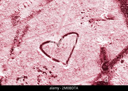 San Valentino, simbolo d'amore in inverno. Colore dell'anno 2023 - Viva Magenta Foto Stock