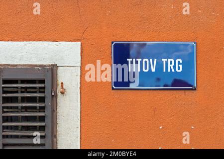 Titov trg, Piazza Tito, cartello stradale, Buzet, Croazia Foto Stock