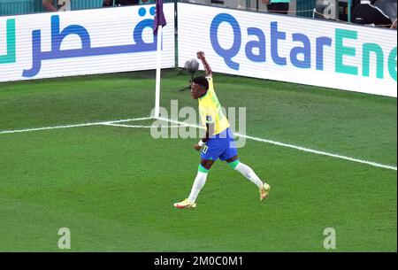 Il brasiliano Vinicius Junior festeggia il primo goal della partita durante la Coppa del mondo FIFA Round of Sixteen allo Stadio 974 di Doha, Qatar. Data immagine: Lunedì 5 dicembre 2022. Foto Stock