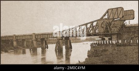 Fotografia iniziale - il ponte di sollevamento del contrappeso che trasporta la ferrovia G.W.R. sul fiume Towy. Foto Stock