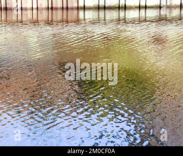 Fotografia astratta a colori utilizzando nella fotocamera esposizioni multiple fuoco selettivo e/o immagini intenzionali di movimento della fotocamera di colori, forme, motivi, Foto Stock