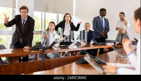 Gruppo di persone aziendali che hanno litigato Foto Stock