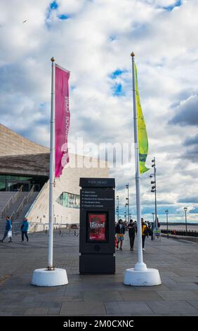 Cartello Pier Head presso l'albert Dock di Liverpool, Inghilterra Foto Stock