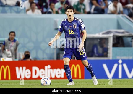 doha, Qatar, 06/12/2022, al WAKRAH - Takehiro Tobiyasu del Giappone durante la Coppa del mondo FIFA Qatar 2022° round del 16° incontro tra Giappone e Croazia allo Stadio al Janoub il 5 dicembre 2022 ad al Wakrah, Qatar. AP | Olandese altezza | MAURICE DI PIETRA Foto Stock