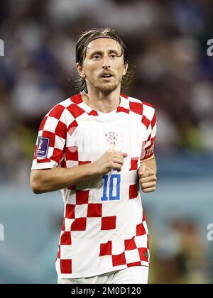 doha, Qatar, 06/12/2022, al WAKRAH - Luka Modric di Croazia durante la Coppa del mondo FIFA Qatar 2022 turno di 16 partita tra Giappone e Croazia allo Stadio al Janoub il 5 dicembre 2022 ad al Wakrah, Qatar. AP | Olandese altezza | MAURICE DI PIETRA Foto Stock