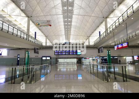 HONG KONG - 11 DICEMBRE: Aeroporto internazionale di Hong Kong il 11 dicembre 2014 a Hong Kong, Cina. Uno dei migliori aeroporti del passeggero annuale Foto Stock