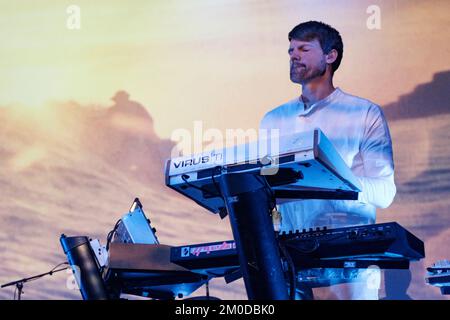 Tycho dal vivo in concerto a Stoccolma - Scott Hansen con Tycho, esibendosi dal vivo sul palco del Vasateatern di Stoccolma, Svezia, l'11 febbraio 2020 Foto Stock