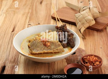 Gule Kambing Jawa Timur o East Java Agnello Curry, delizioso menu per Eid al Adha. Solitamente servito con Sate Kambing o spiedini di Mutton Foto Stock