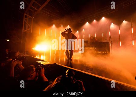 Milano, Italia. 05th Dec, 2022. Il rapper britannico, la cantante e attrice Little Simz suona dal vivo a Fabrique. Credit: SOPA Images Limited/Alamy Live News Foto Stock