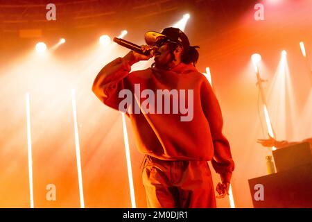 Milano, Italia. 05th Dec, 2022. Il rapper britannico, la cantante e attrice Little Simz suona dal vivo a Fabrique. (Foto di Mairo Cinquetti/SOPA Images/Sipa USA) Credit: Sipa USA/Alamy Live News Foto Stock