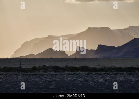 Linee di paesaggio crepuscolo in Islanda Foto Stock