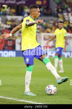 Raphinha del Brasile durante la Coppa del mondo FIFA 2022, Round of 16 partita di calcio tra Brasile e Repubblica di Corea il 5 dicembre 2022 allo Stadio 974 a Doha, Qatar - Foto Jean Catuffe / DPPI Foto Stock