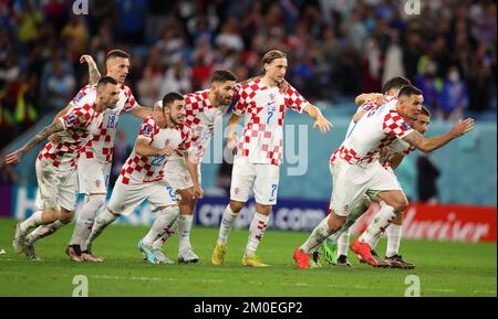 AL WAKRAH, QATAR - 05 DICEMBRE: Coppa del mondo FIFA Qatar 2022 turno di 16 incontro tra Giappone e Croazia allo Stadio al Janoub il 05 dicembre 2022 ad al Wakrah, Qatar. Giappone tifosi Kroatien Giappone Fussball WM 2022 in Qatar Katar Coppa del mondo FIFA 2022 © diebilderwelt / Alamy Stock Foto Stock