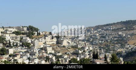 Vista del quartiere arabo di Ras al-Amud a Gerusalemme est. Foto Stock