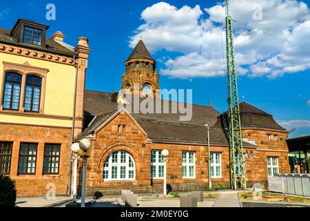 Stazione ferroviaria di Giessen, una stazione a cuneo in Assia, Germania Foto Stock