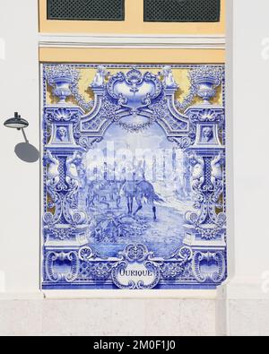 Pannelli in piastrelle blu azulejos di Fábrica de Sacavém, 1922. Facciata di Pavilhão Carlos Lopes. Padiglione Carlos Lopes nel Parco Eduardo VII, Lisbona, Portogallo. Foto Stock