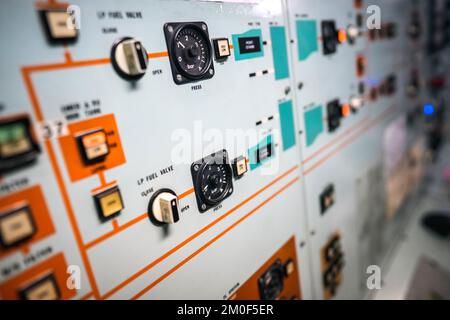 Immagine di un pannello di controllo con molti pulsanti. Foto Stock