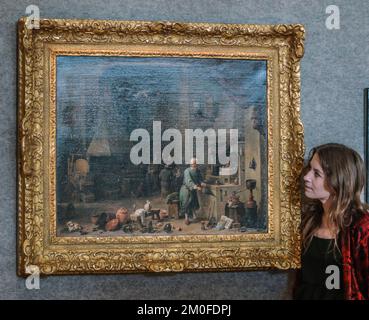 Londra UK 06 Dic -2022 David Teniers il giovane interno di un laboratorio con un alchimista al lavoro e un alligatore imbottito appeso a un soffitto travi, olio su tela Est £ 300.000-500.000.OLD DIPINTI MAESTRO 7 Dicembre 2022Paul Quezada-Neiman/Alamy Live News Foto Stock