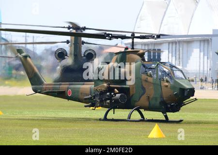 Prefettura di Ibaraki, Giappone - 17 maggio 2015: Elicottero di servizio Black Hawk della forza di autodifesa di terra del Giappone UH-60JA. Foto Stock