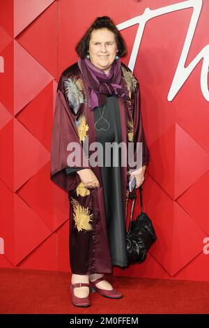 Londra, Regno Unito, 05/12/2022, Suzy Menkes partecipa ai British Fashion Awards 2022 che si tengono presso la Royal Albert Hall, il 5th dicembre 2022 a Londra, Regno Unito. Foto di Marco Piovanotto/IPA Foto Stock