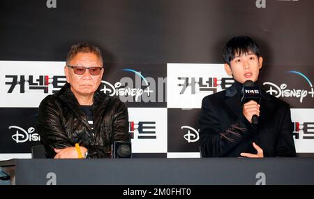 Takashi Miike e Jung Hae-in, 5 dicembre 2022 : il regista giapponese Takashi Miike (L) e l'attore sudcoreano Jung Hae-in partecipano a una conferenza stampa per il dramma Disney K 'Connect' a Seoul, Corea del Sud. Credit: Lee Jae-won/AFLO/Alamy Live News Foto Stock