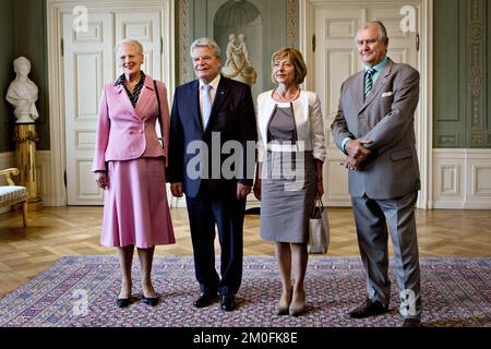 Il Presidente tedesco Joachim Gauck e la signora Daniela Schadt sono stati ricevuti martedì 11th settembre. Al Palazzo Fredensborg della Regina Margrethe e del Principe Consort Henrik in visita ufficiale in Danimarca. (Bidstrup stine/POLFOTO) Foto Stock