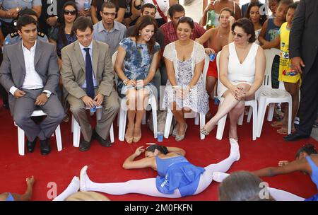 La Principessa Corona Maria di Danimarca guarda una presentazione di balletto durante una visita alla Cidade de Deus (Città di Dio) slum a Rio de Janeiro, 19 settembre 2012. FOTOGRAFO MICAEL STUB / POLFOTO Foto Stock