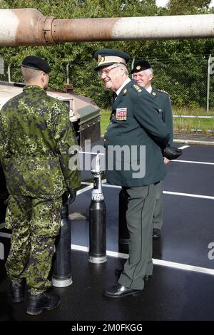 Il principe Consort Henrik visita Jutland Dragoon Regiment a Holstebro, Danimarca, giovedì 4th ottobre. Il Principe Consort arrivò nel treno reale che viene utilizzato dalla famiglia reale in occasioni speciali. FOTOGRAFO MICHAEL STUB/POLFOTO Foto Stock