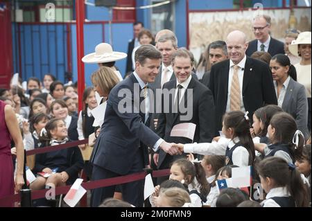 Il principe ereditario Frederik e la principessa ereditaria Maria visitano Escuela Vicuna Mackenna a Santiago. Foto Stock