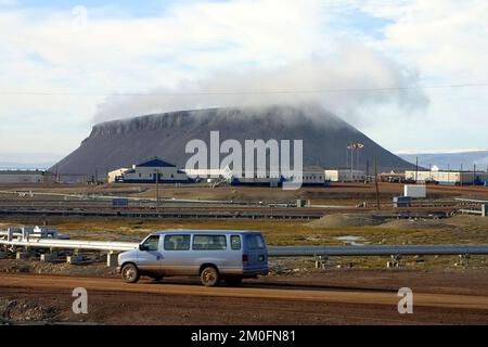 Base aerea di Thule, Groenlandia. Il ministro degli Esteri danese per Stig Moeller e il Segretario di Stato americano Colin Powell si incontreranno oggi a Washington D.C. per discutere del ruolo della base aerea di Thule in un futuro programma di difesa missilistica. Il futuro ruolo della base aerea di Thule in Groenlandia in uno scudo missilistico guidato dagli Stati Uniti sarà in cima all'ordine del giorno quando Moeller e il deputato groenlandese Josef Motzfeldt arriveranno a Washington D.C. più tardi oggi per una visita al Segretario di Stato americano Colin Powell. Foto Stock