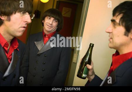 Finché George Harrison e John Lennon saranno morti, non ci sarà più alcun ritorno dei Beatles. Questo è almeno un buon motivo per cui altre band si alzano sul palco e suonano tutte quelle canzoni familiari che tutti amiamo così tanto. * La band britannica "Bootleg Beatles" ha viaggiato per il mondo per anni, suonando le canzoni dei Beatles e assomigliando agli originali. Foto Stock