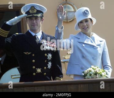 L'esercito danese celebra il prossimo matrimonio tra il principe ereditario Frederik e Mary Donaldson con una sfilata sul lungomare, Langelinie, a Copenaghen. Foto Stock