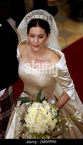 Maria Elisabetta arriva per il suo matrimonio al principe ereditario danese nella Cattedrale di Copenaghen, la Chiesa di nostra Signora. Foto Stock