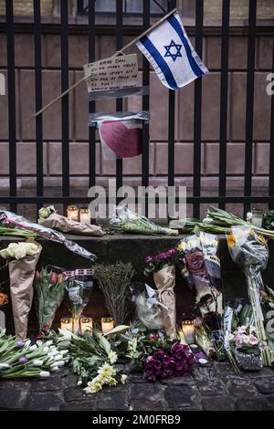 DaN Uzan è stato sepolto Mercoledì del Mosaico Nord Cimitero a Copenaghen . Il 37-anno-vecchio Dan Uzan è stato ucciso quando si è levato in piedi come guardia disarmata alla sinagoga a Krystalgade Domenica notte . Nella sinagoga si tenne la festa di conferma con 80 ospiti . Durante l'attacco terroristico alla sinagoga sono stati feriti due poliziotti. (James Jorgensen / POLFOTO ) webpix non trattato Foto Stock