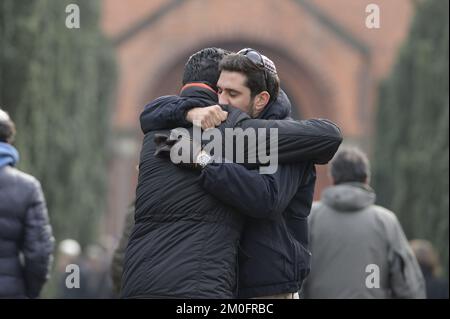 DaN Uzan è stato sepolto Mercoledì del Mosaico Nord Cimitero a Copenaghen . Il 37-anno-vecchio Dan Uzan è stato ucciso quando si è levato in piedi come guardia disarmata alla sinagoga a Krystalgade Domenica notte . Nella sinagoga si tenne la festa di conferma con 80 ospiti . Durante l'attacco terroristico alla sinagoga sono stati feriti due poliziotti. (James Jorgensen / POLFOTO ) webpix non trattato Foto Stock